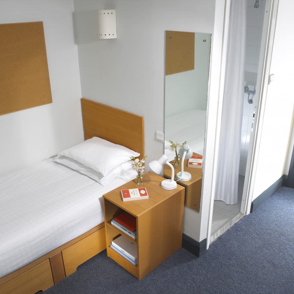 River bedroom white duvet locker (guest)