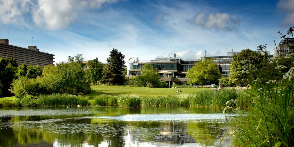 Campus Shots. View of the University of Bath across the lake


University of Bath
21-06-2005