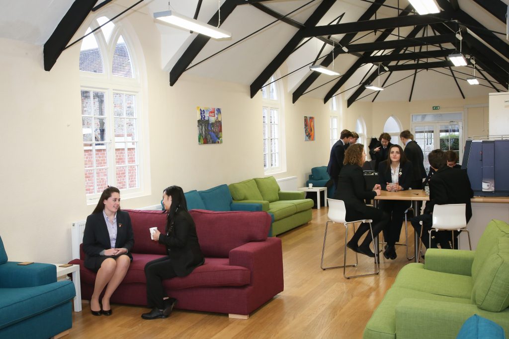 students-in-the-common-room-warminster-school 1