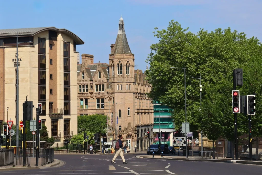 Atlas-Language-School-Liverpool-at-St.-Johns-House-Queen-Square-min