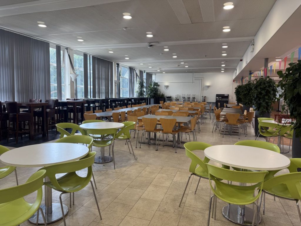 787436-uow-harrow-campus-canteen2-web-1280
