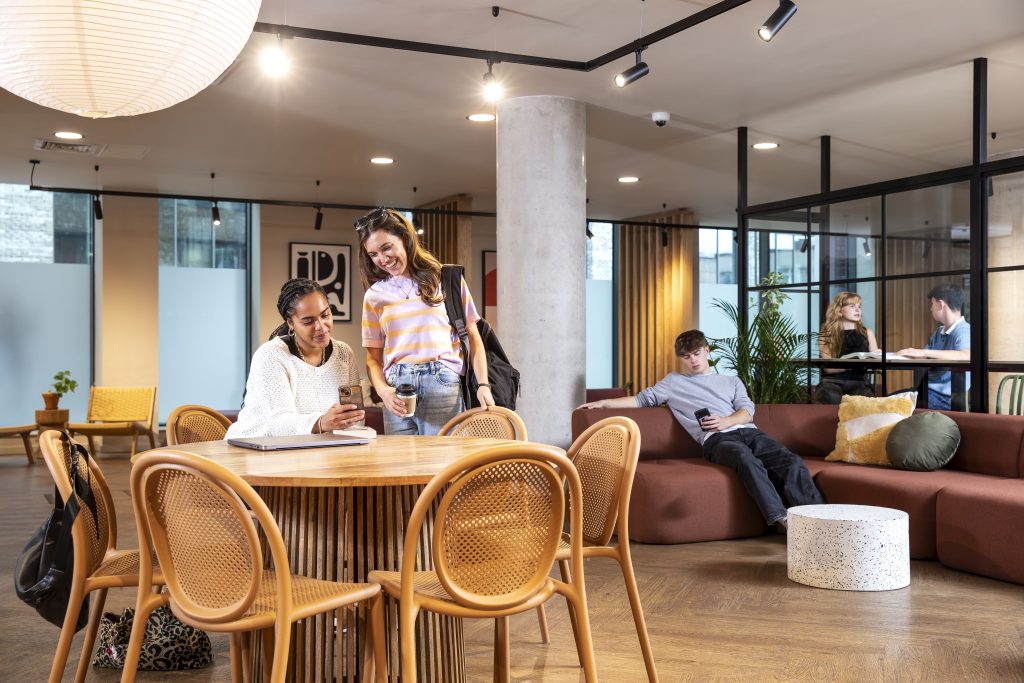894651-london_stapletonhouse_commonarea